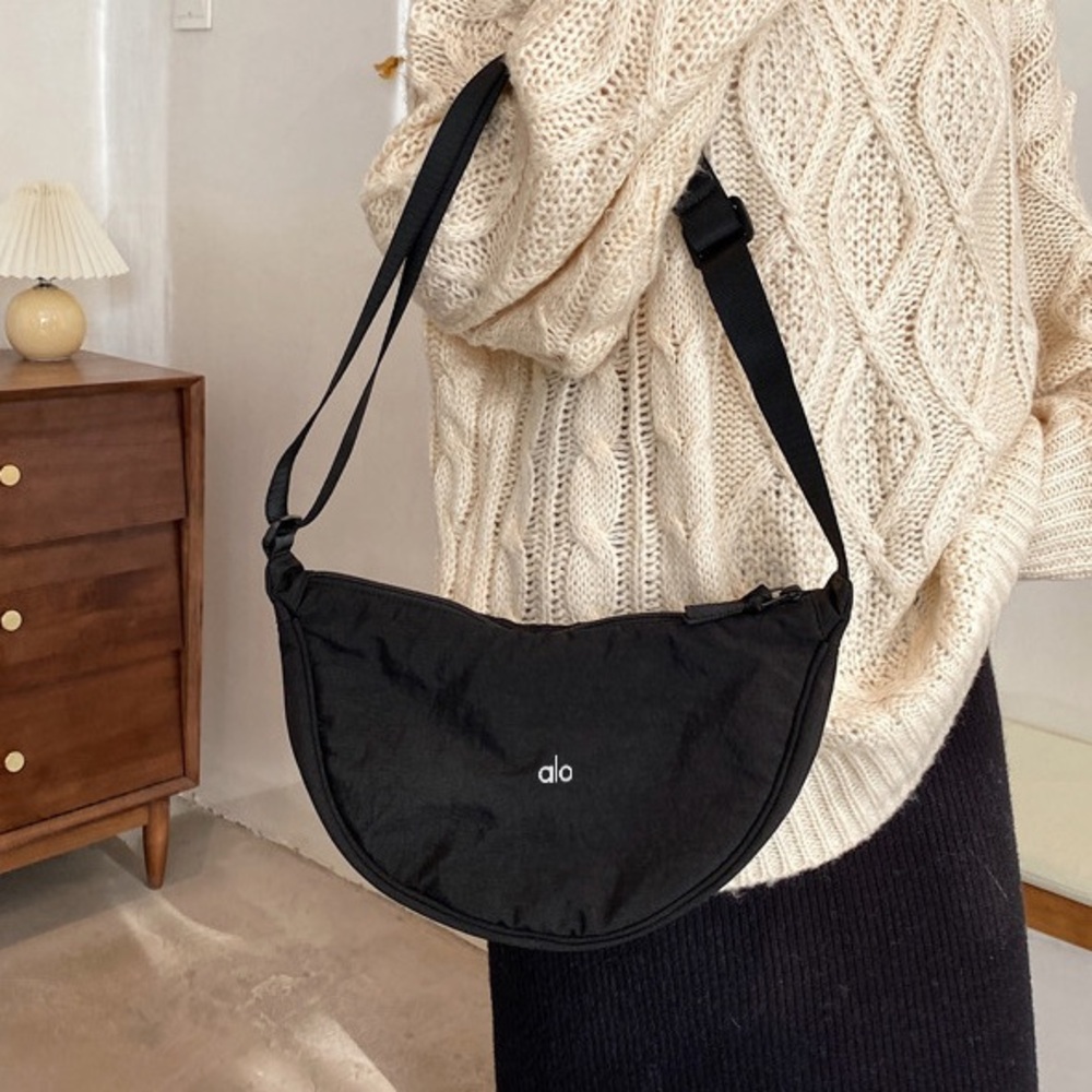🌴🌴ALO Yoga Crossbody Bag with Ornate Design - Picture 2 of 4